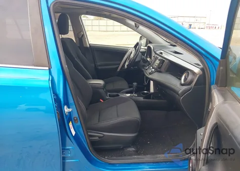 2018 Toyota Rav4 Xle z USA, uszkodzony, nr VIN JTMWFREV6JJ752329